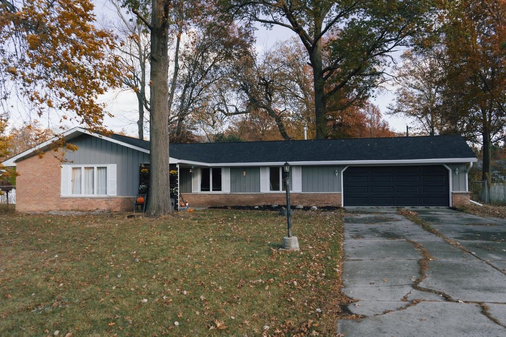Photo of 4920 Wheelock Road, Fort Wayne, IN 46835 (MLS # 202544057)
