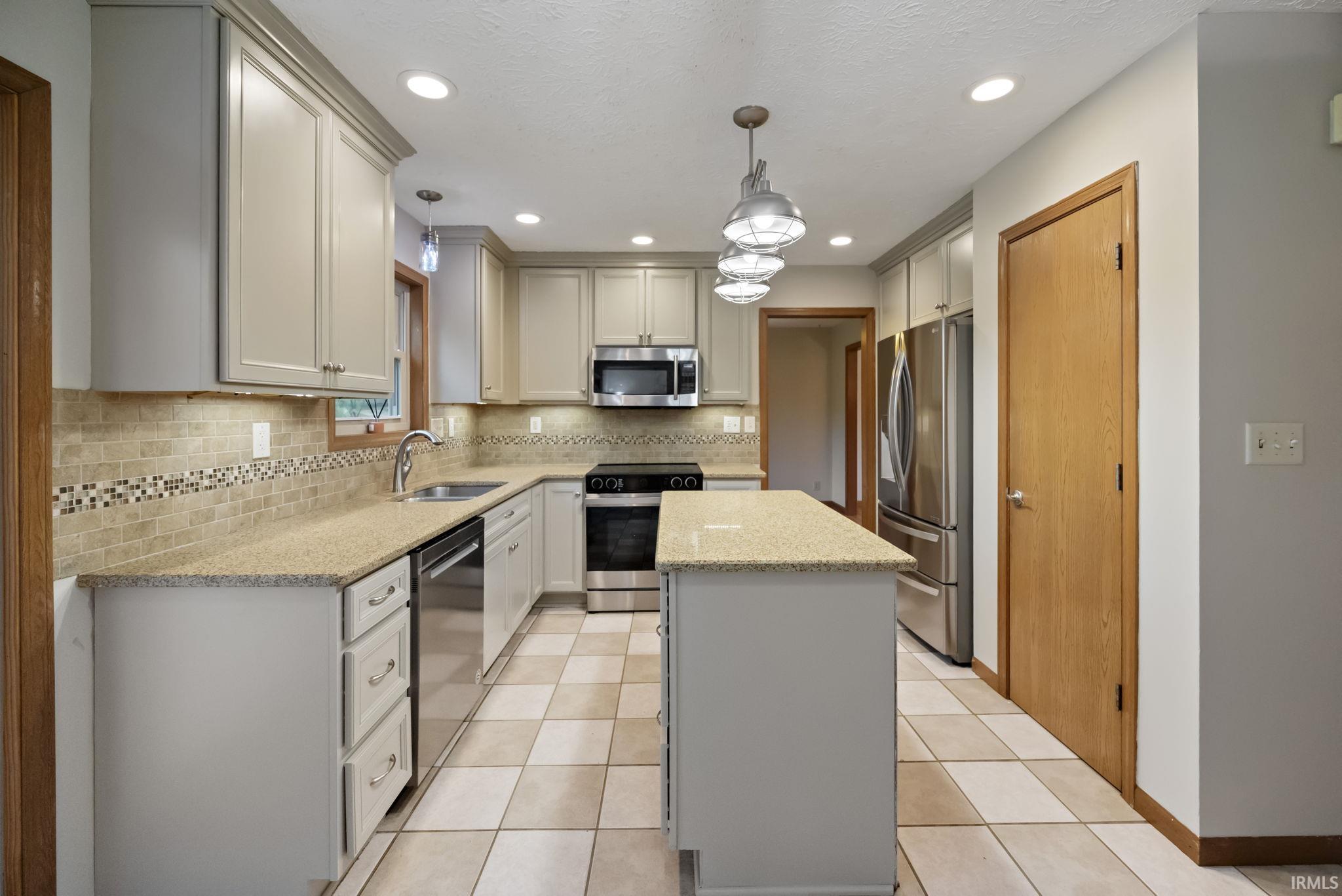 Lafayette, Indiana 47909, United States, 4 Bedrooms Bedrooms, ,3 BathroomsBathrooms,Residential,Pending,157216