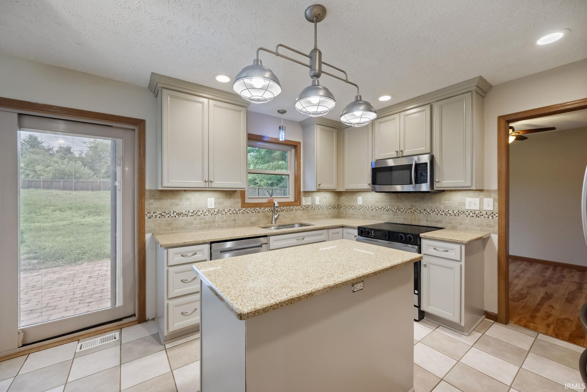 Lafayette, Indiana 47909, United States, 4 Bedrooms Bedrooms, ,3 BathroomsBathrooms,Residential,Pending,157216