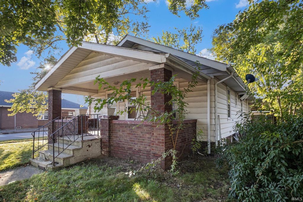 Photo of 239 E jefferson Boulevard, Mishawaka, IN 46545 (MLS # 202540997)