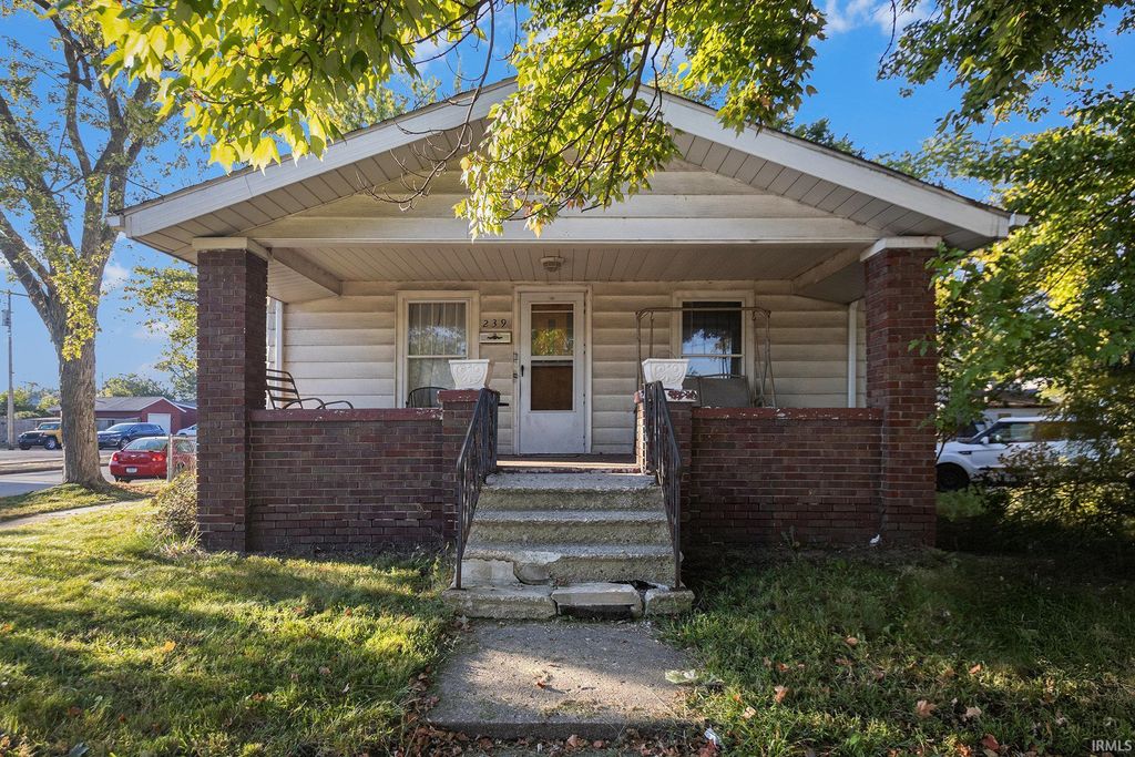Photo of 239 E jefferson Boulevard, Mishawaka, IN 46545 (MLS # 202540997)