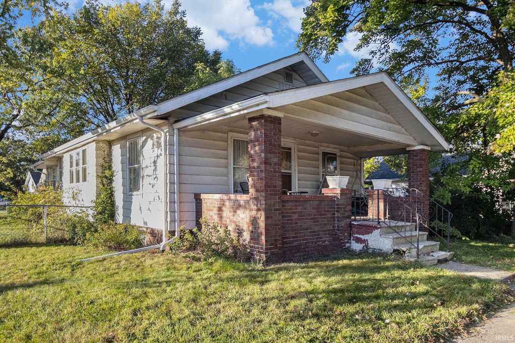 Photo of 239 E jefferson Boulevard, Mishawaka, IN 46545 (MLS # 202540997)