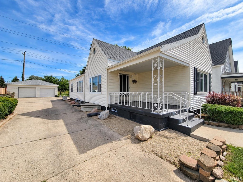 Photo of 426 Kosciuszko Street, South Bend, IN 46619 (MLS # 202640074)
