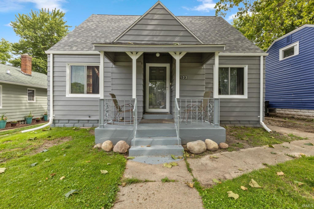 Photo of 123 DonMoyer Avenue, South Bend, IN 46614 (MLS # 202625661)