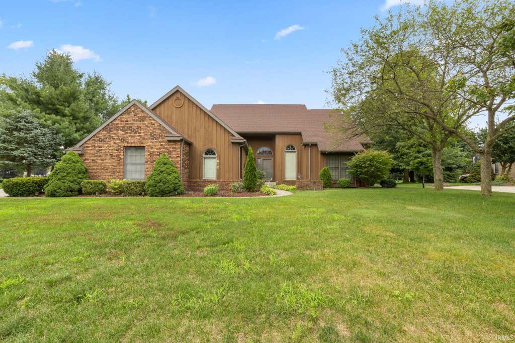 Photo of 910 Foxbriar Lane, Goshen, IN 46526 (MLS # 202633597)
