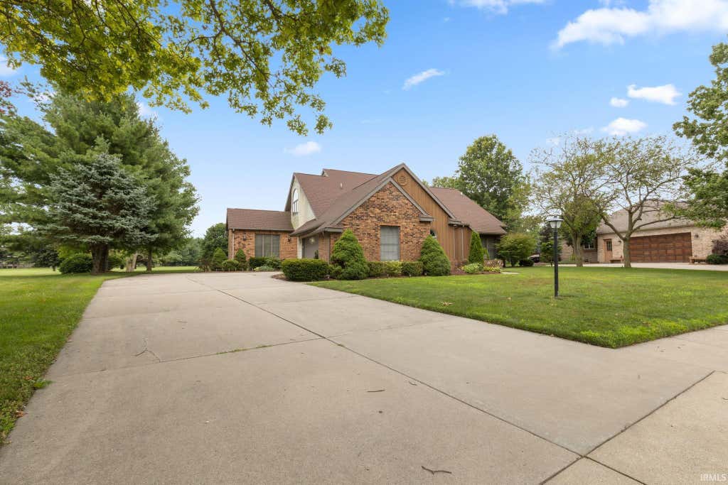 Photo of 910 Foxbriar Lane, Goshen, IN 46526 (MLS # 202633597)