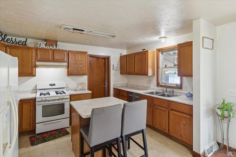 Tiny photo for 27380 Sunnyfield Drive, Elkhart, IN 46514 (MLS # 202605659)