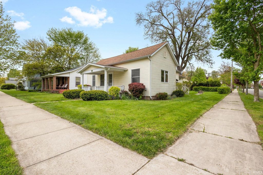 Photo of 201 W Chestnut Street, New Carlisle, IN 46552 (MLS # 202617276)