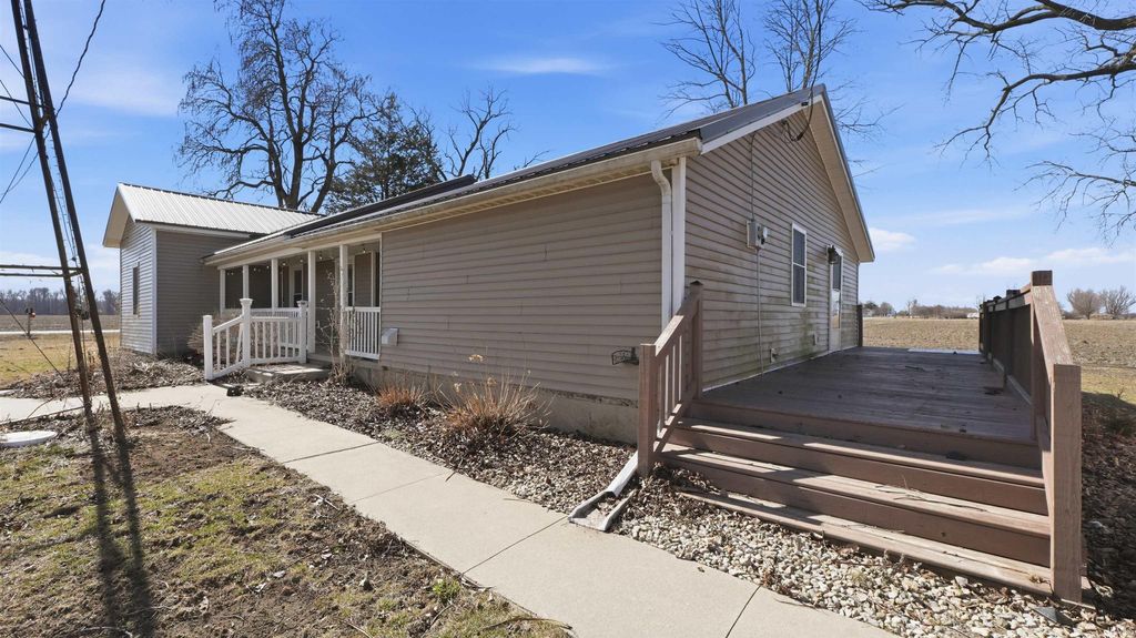 Photo of 4871 E 400 N, Craigville, IN 46731 (MLS # 202606778)