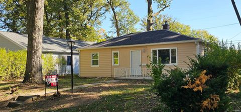 Tiny photo for 4423 Bowser Avenue, Fort Wayne, IN 46806 (MLS # 202545531)