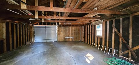 Tiny photo for 4423 Bowser Avenue, Fort Wayne, IN 46806 (MLS # 202545531)
