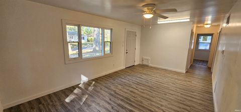 Tiny photo for 4423 Bowser Avenue, Fort Wayne, IN 46806 (MLS # 202545531)