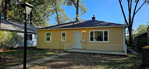 Photo of 4423 Bowser Avenue, Fort Wayne, IN 46806 (MLS # 202545531)