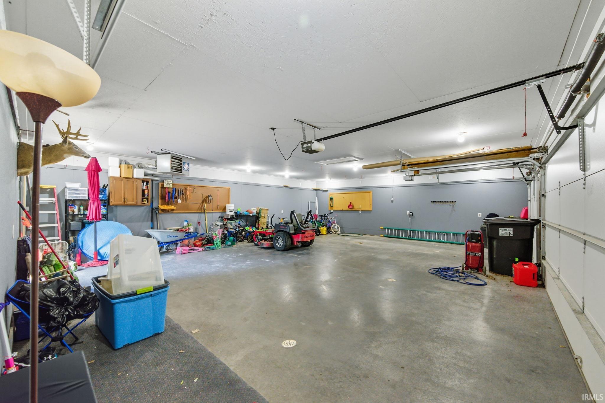 Frankfort, Indiana 46041, United States, 3 Bedrooms Bedrooms, ,5 BathroomsBathrooms,Residential,Pending,213588