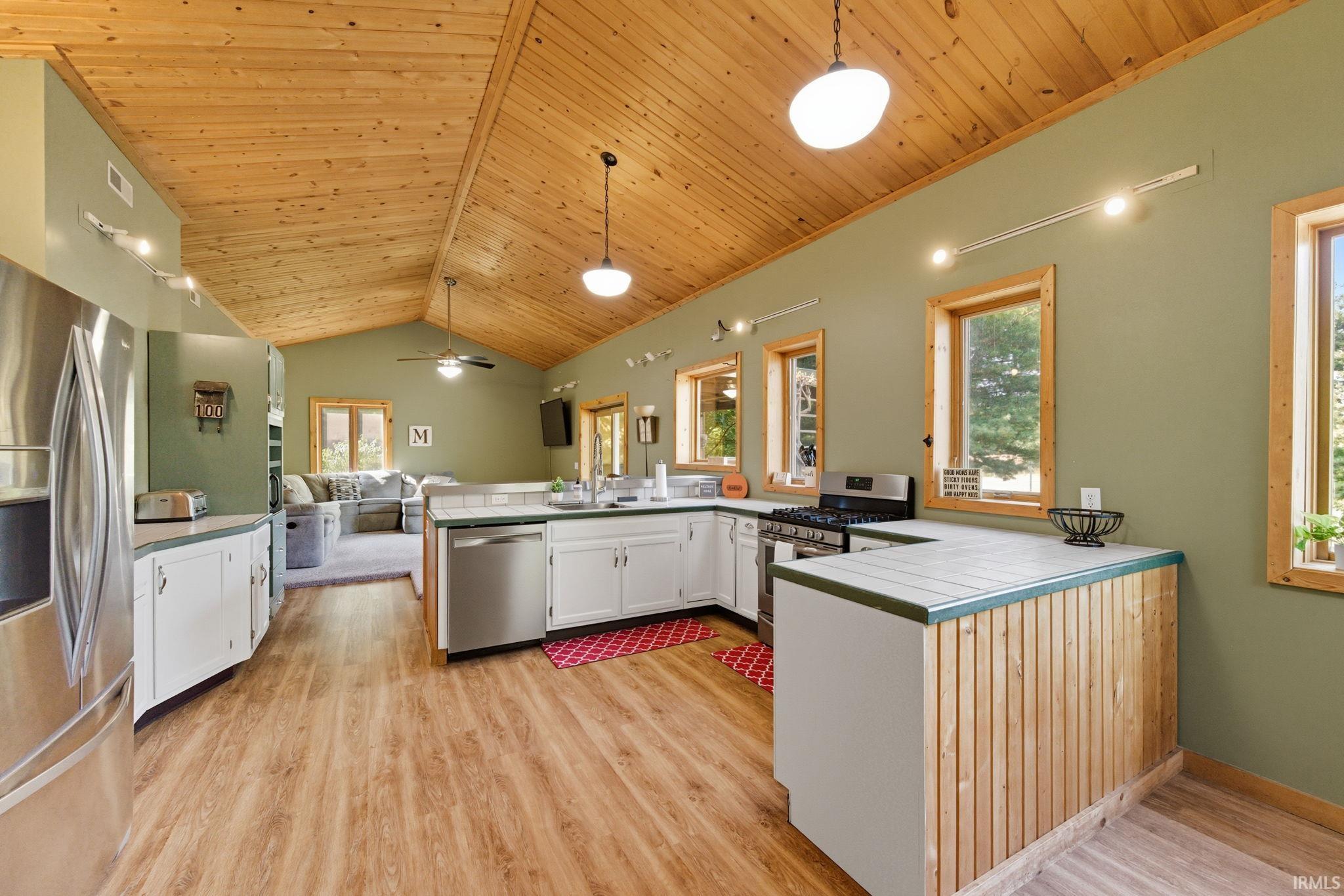 Frankfort, Indiana 46041, United States, 3 Bedrooms Bedrooms, ,5 BathroomsBathrooms,Residential,Pending,213588