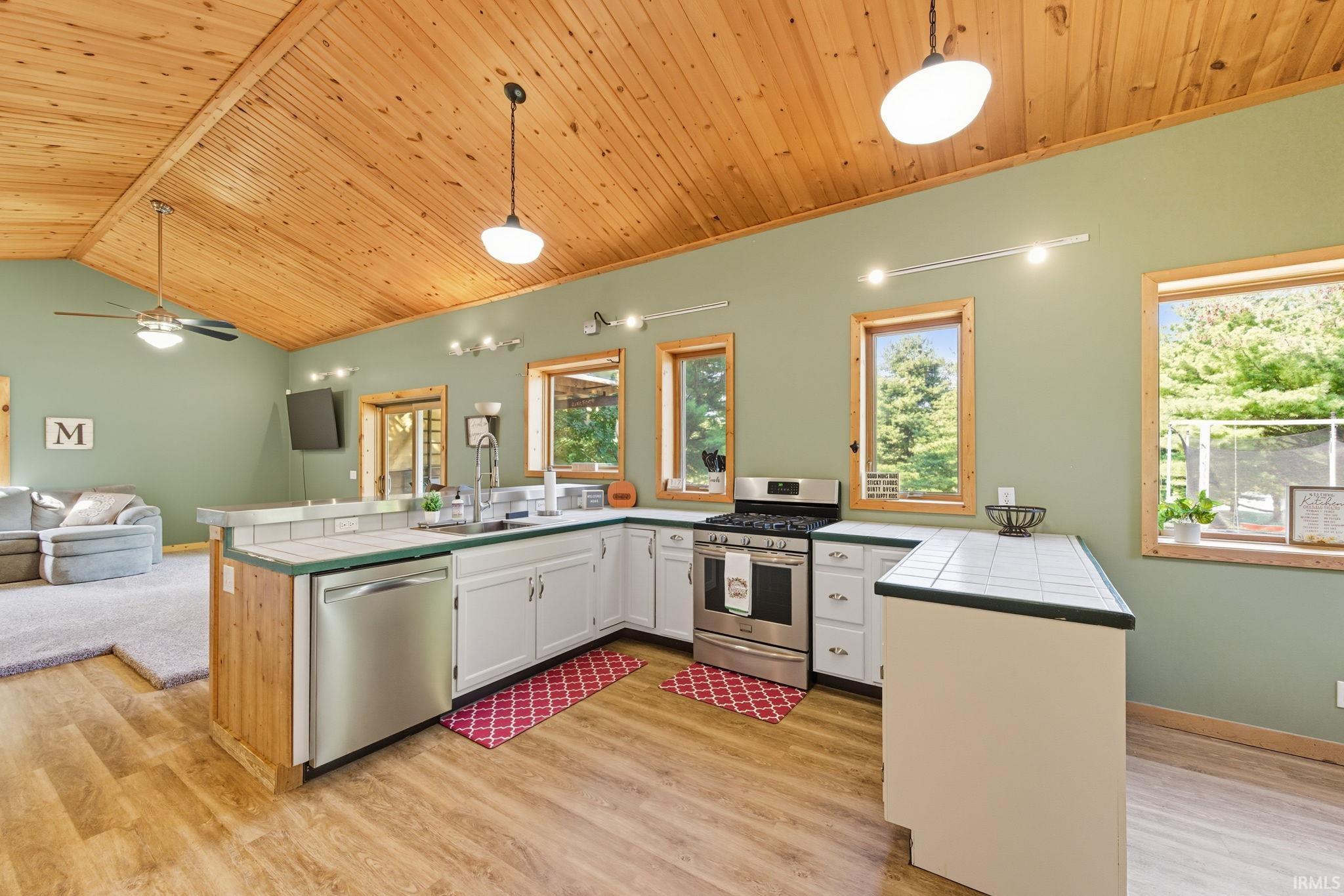 Frankfort, Indiana 46041, United States, 3 Bedrooms Bedrooms, ,5 BathroomsBathrooms,Residential,Pending,213588