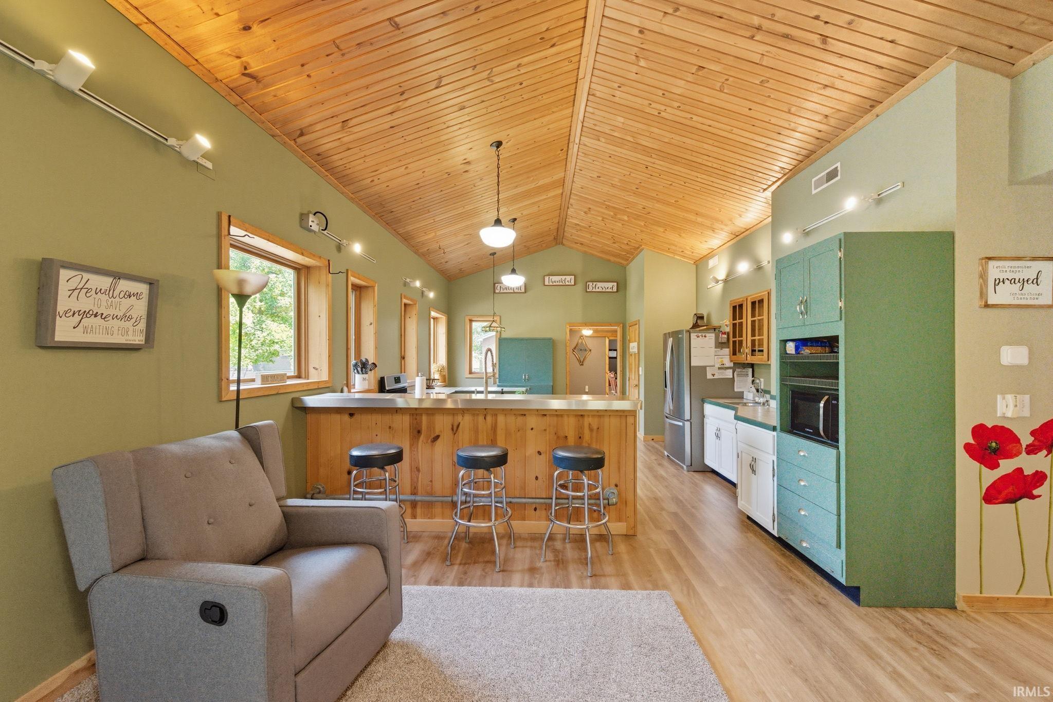 Frankfort, Indiana 46041, United States, 3 Bedrooms Bedrooms, ,5 BathroomsBathrooms,Residential,Pending,213588