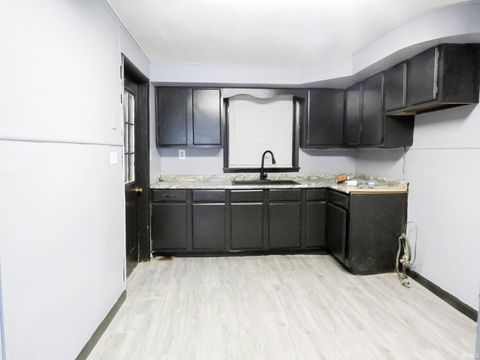 Tiny photo for 615 E HAVENS Street, Kokomo, IN 46901 (MLS # 202544640)