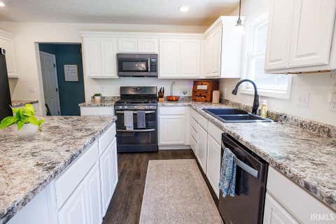Tiny photo for 1162 W Thornridge Way, Spencer, IN 47460 (MLS # 202624766)