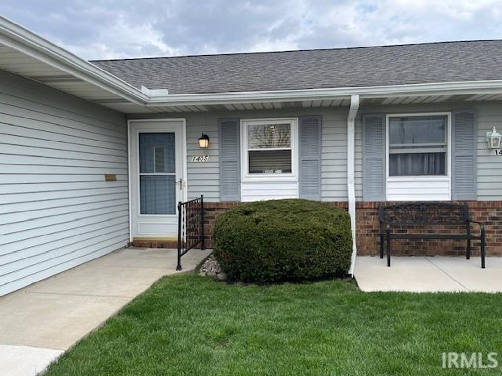 Photo of 1405 Berkley Circle, Mishawaka, IN 46544 (MLS # 202612823)