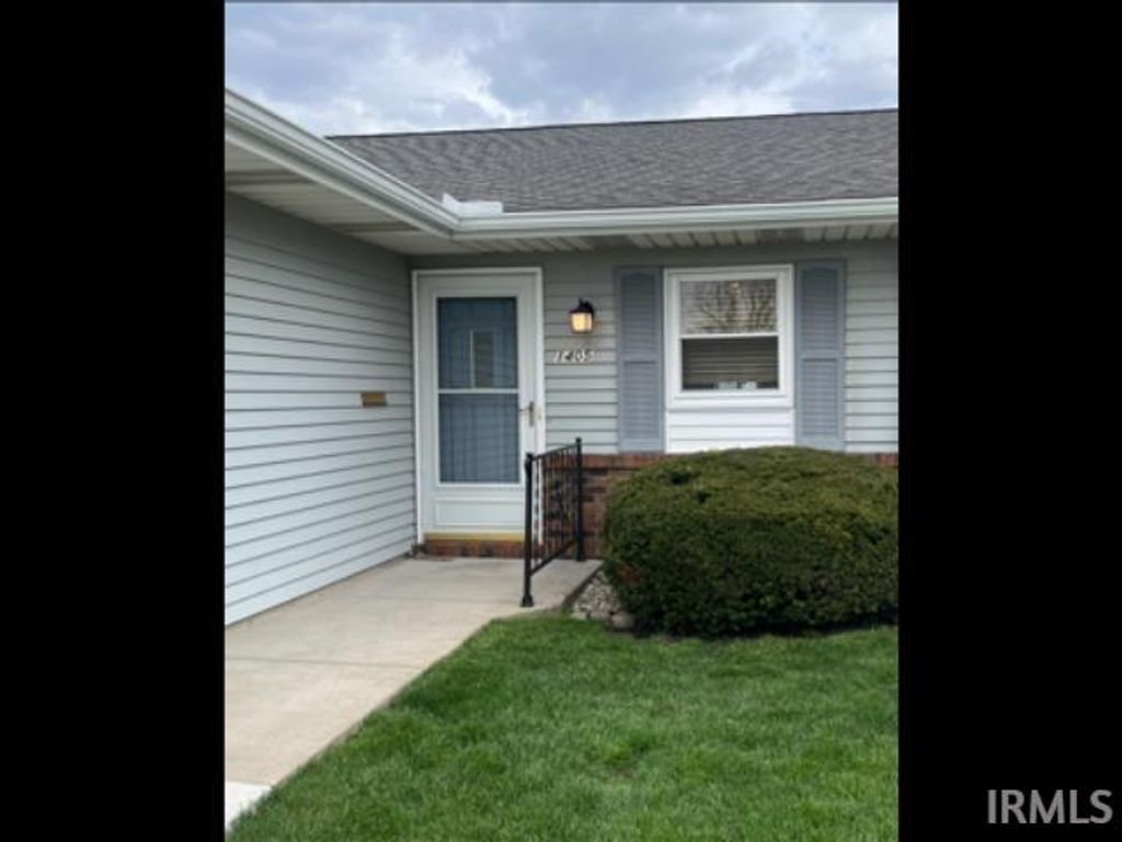 Photo of 1405 Berkley Circle, Mishawaka, IN 46544 (MLS # 202612823)