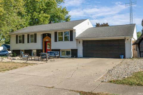 Tiny photo for 308 CYPRESS Court, Kokomo, IN 46902 (MLS # 202540578)