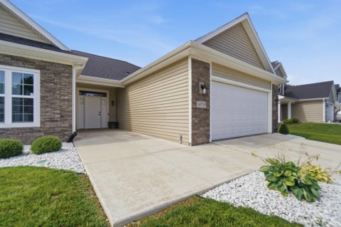 Tiny photo for 14719 Verona Lakes Passage, Fort Wayne, IN 46814 (MLS # 202626727)