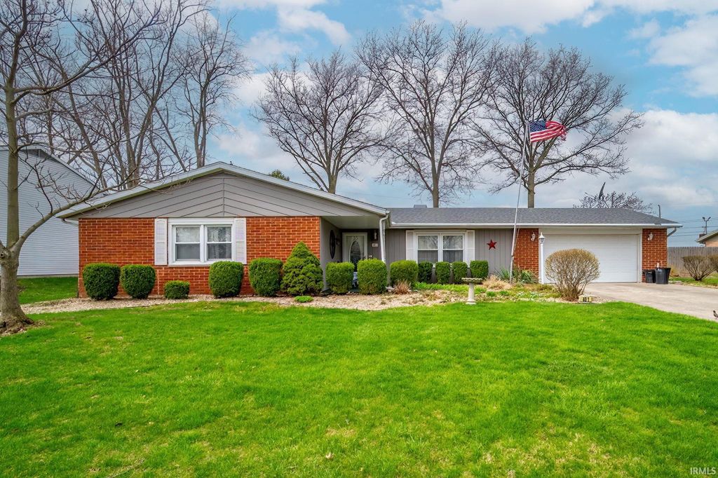 Photo of 401 Meadow Lane, Hartford City, IN 47348 (MLS # 202611301)