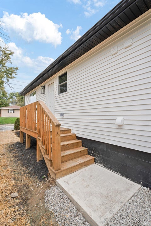 Tiny photo for 801 E SUPERIOR Street, Kokomo, IN 46901 (MLS # 202639991)