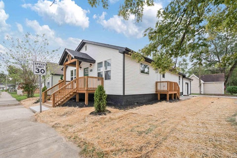 Tiny photo for 801 E SUPERIOR Street, Kokomo, IN 46901 (MLS # 202639991)