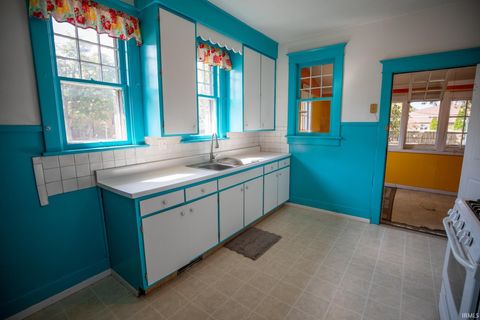Tiny photo for 624 Jefferson Street, Rochester, IN 46975 (MLS # 202538600)