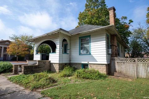 Tiny photo for 624 Jefferson Street, Rochester, IN 46975 (MLS # 202538600)