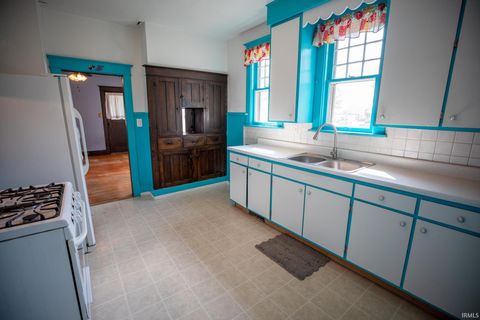 Tiny photo for 624 Jefferson Street, Rochester, IN 46975 (MLS # 202538600)