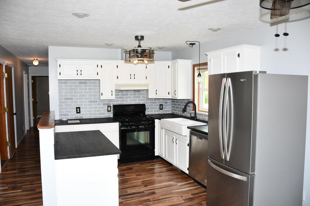Photo of 9730 N Marine Key Drive, Syracuse, IN 46567 (MLS # 202615842)