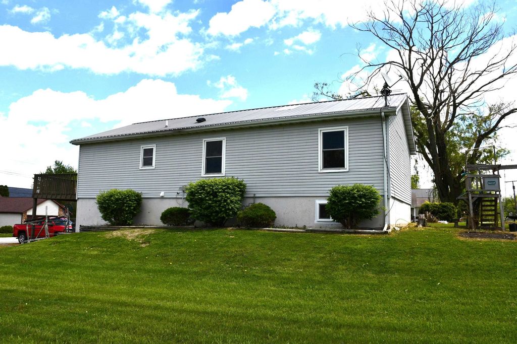 Photo of 9730 N Marine Key Drive, Syracuse, IN 46567 (MLS # 202615842)