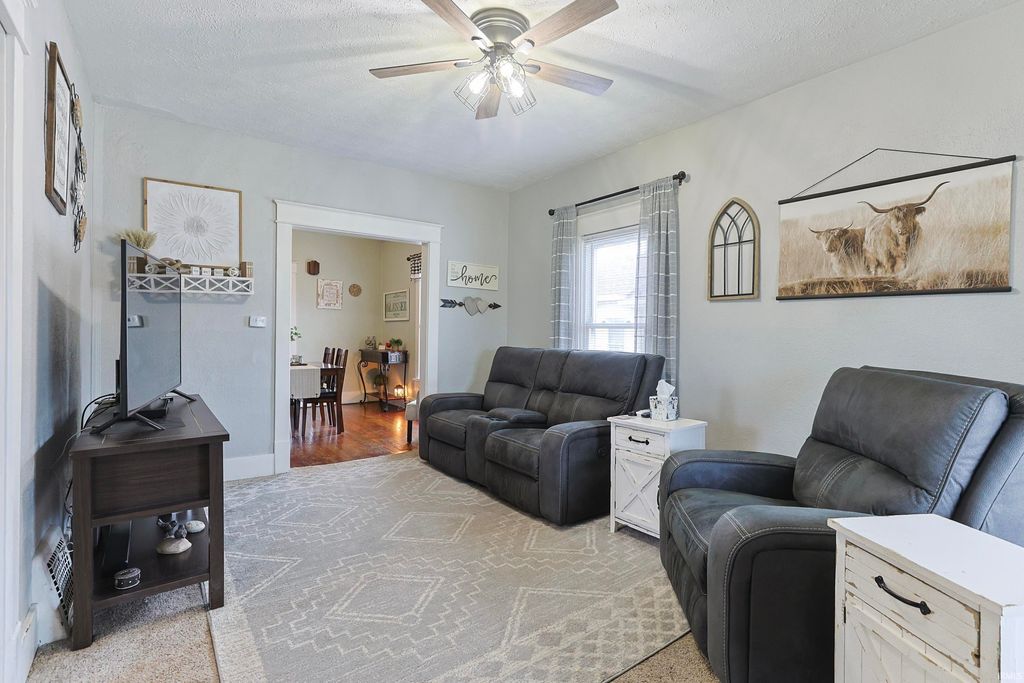 Photo of 218 E Borley Avenue, Mishawaka, IN 46545 (MLS # 202606920)