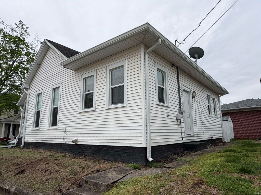 Photo of 403 S 5th Street, Vincennes, IN 47591 (MLS # 202614062)