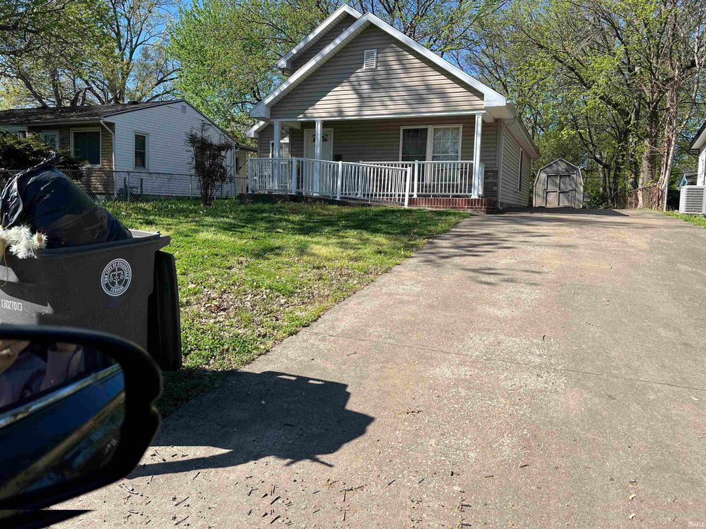 Photo of 764 Cross Street, Evansville, IN 47713 (MLS # 202616907)