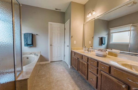 Tiny photo for 5404 W Cobblestone Street, Bloomington, IN 47403 (MLS # 202639412)
