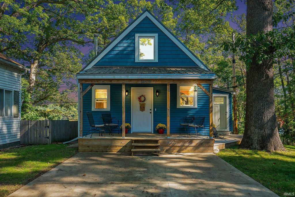 Photo of 54520 Norwood Drive, South Bend, IN 46628 (MLS # 202541120)