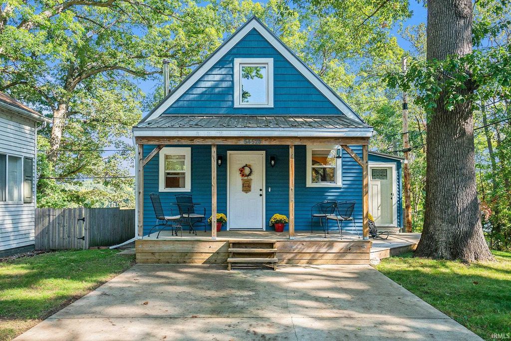 Photo of 54520 Norwood Drive, South Bend, IN 46628 (MLS # 202541120)