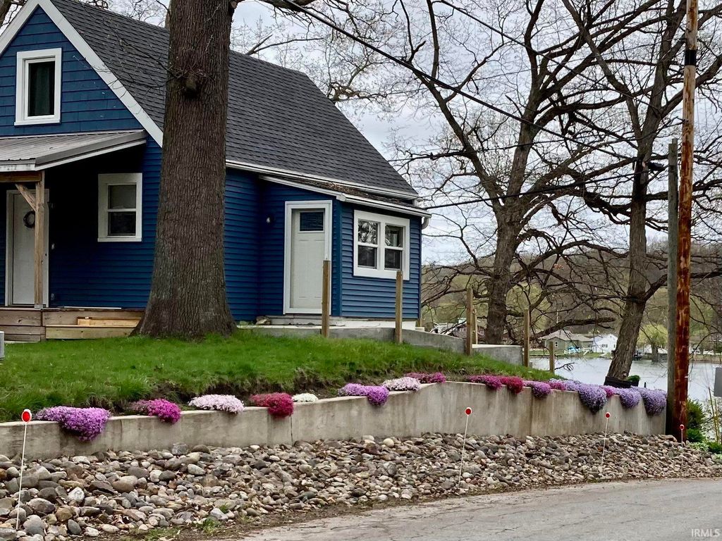 Photo of 54520 Norwood Drive, South Bend, IN 46628 (MLS # 202541120)