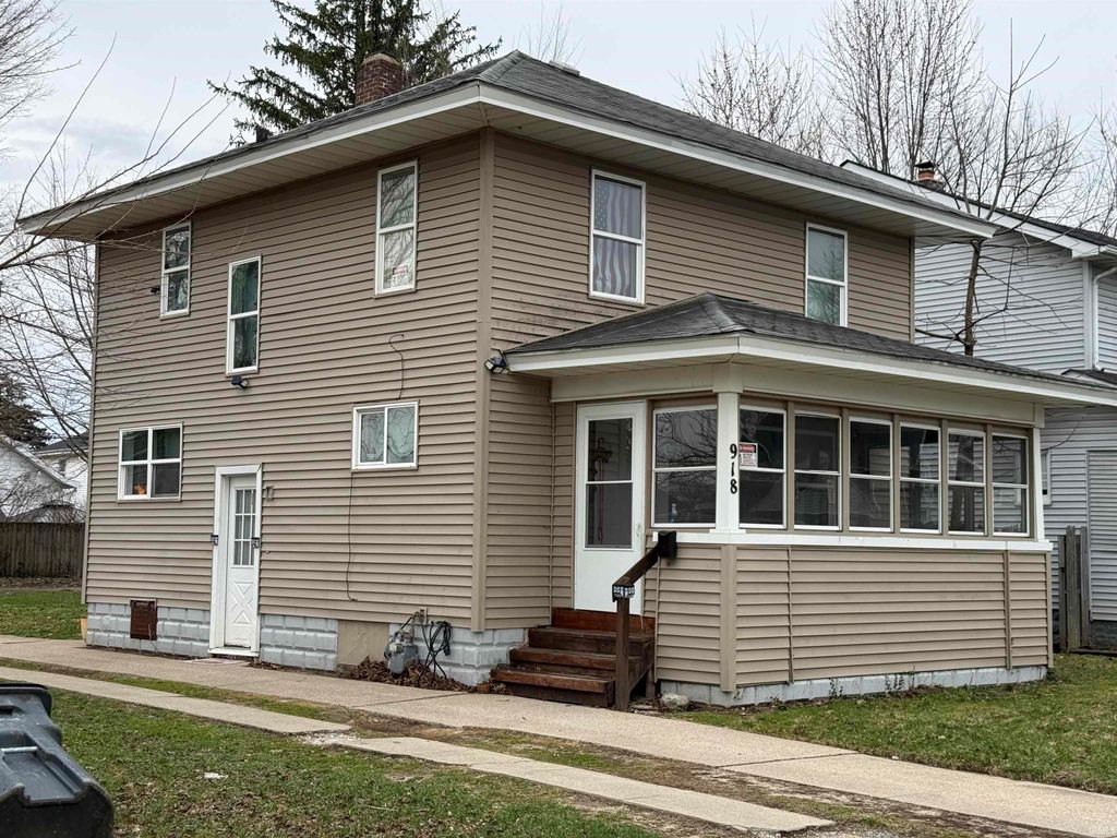 Photo of 918 E Bowman Street, South Bend, IN 46613 (MLS # 202609943)