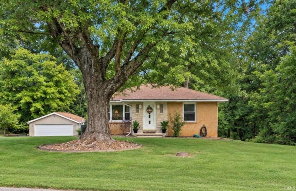 Photo of 8921 Petersburg Road, Evansville, IN 47725 (MLS # 202638175)