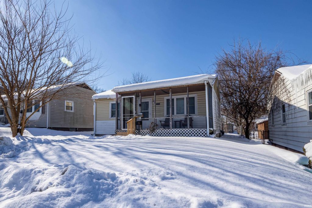Photo of 921 Geyer Avenue, Mishawaka, IN 46544 (MLS # 202603275)