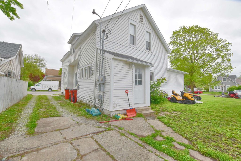 Photo of 318 S Illinois Street, Monticello, IN 47960 (MLS # 202615664)