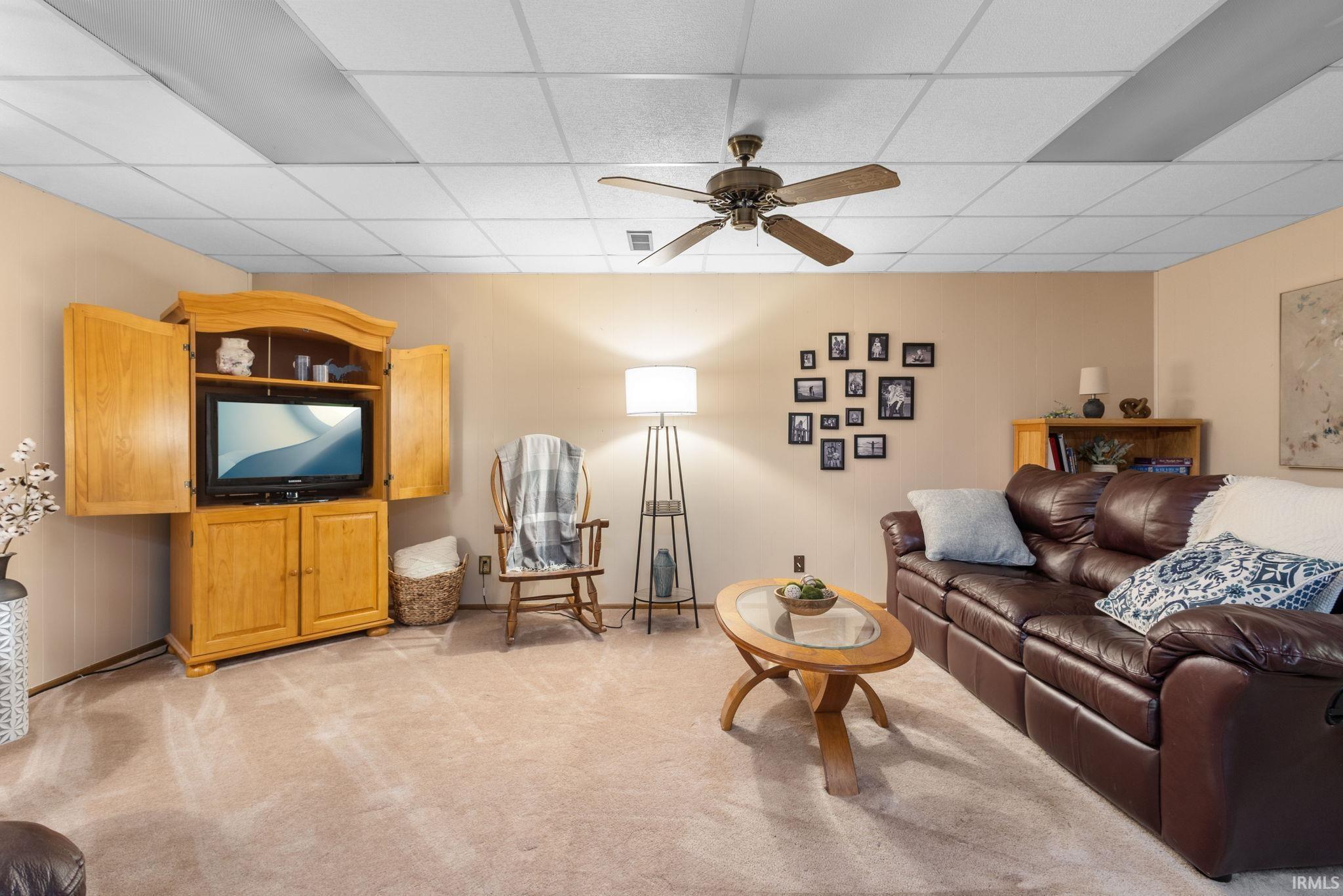 Mishawaka, Indiana 46544, United States, 3 Bedrooms Bedrooms, ,2 BathroomsBathrooms,Residential,Pending,187600