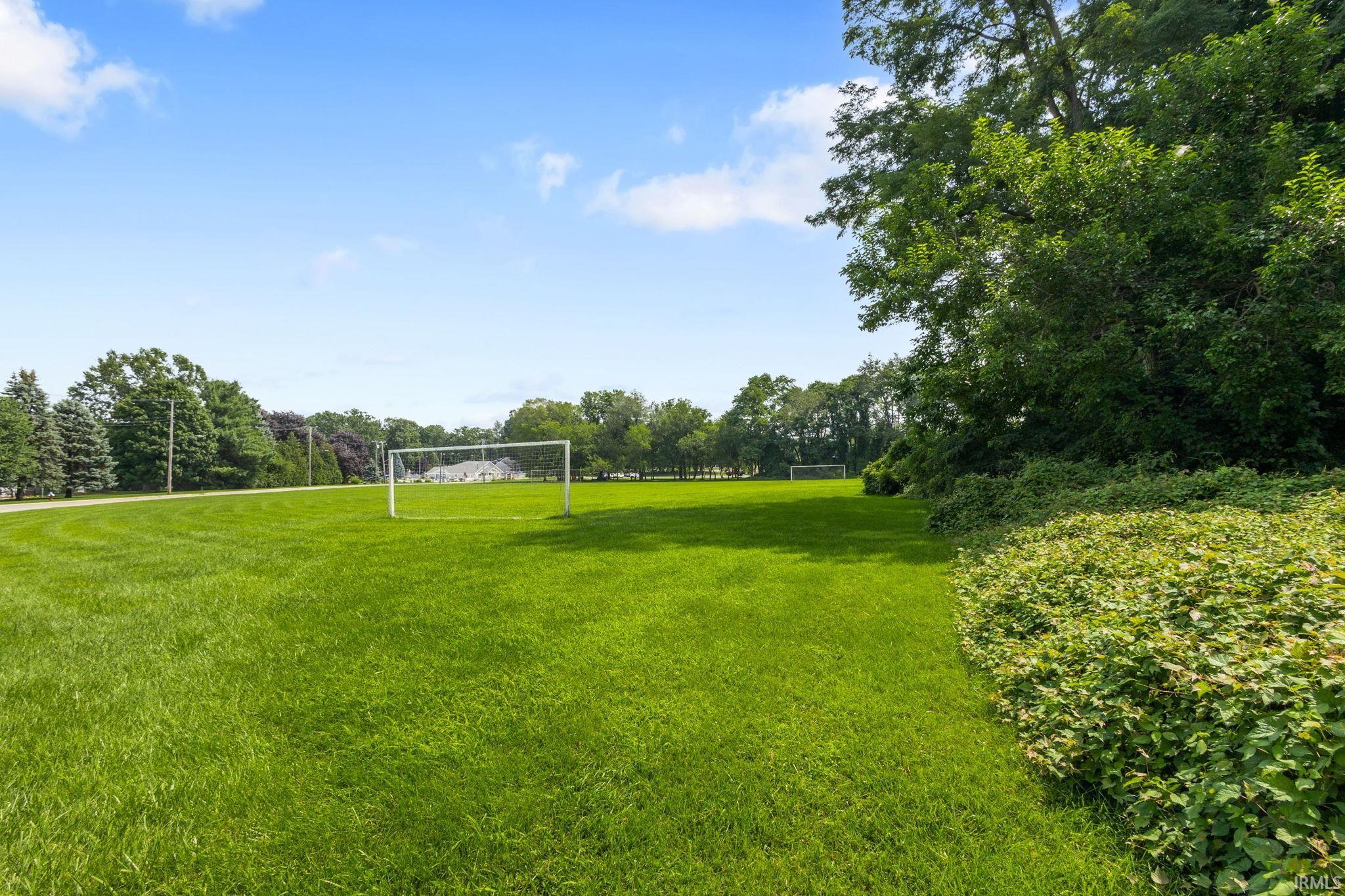 Mishawaka, Indiana 46544, United States, 3 Bedrooms Bedrooms, ,2 BathroomsBathrooms,Residential,Pending,187600