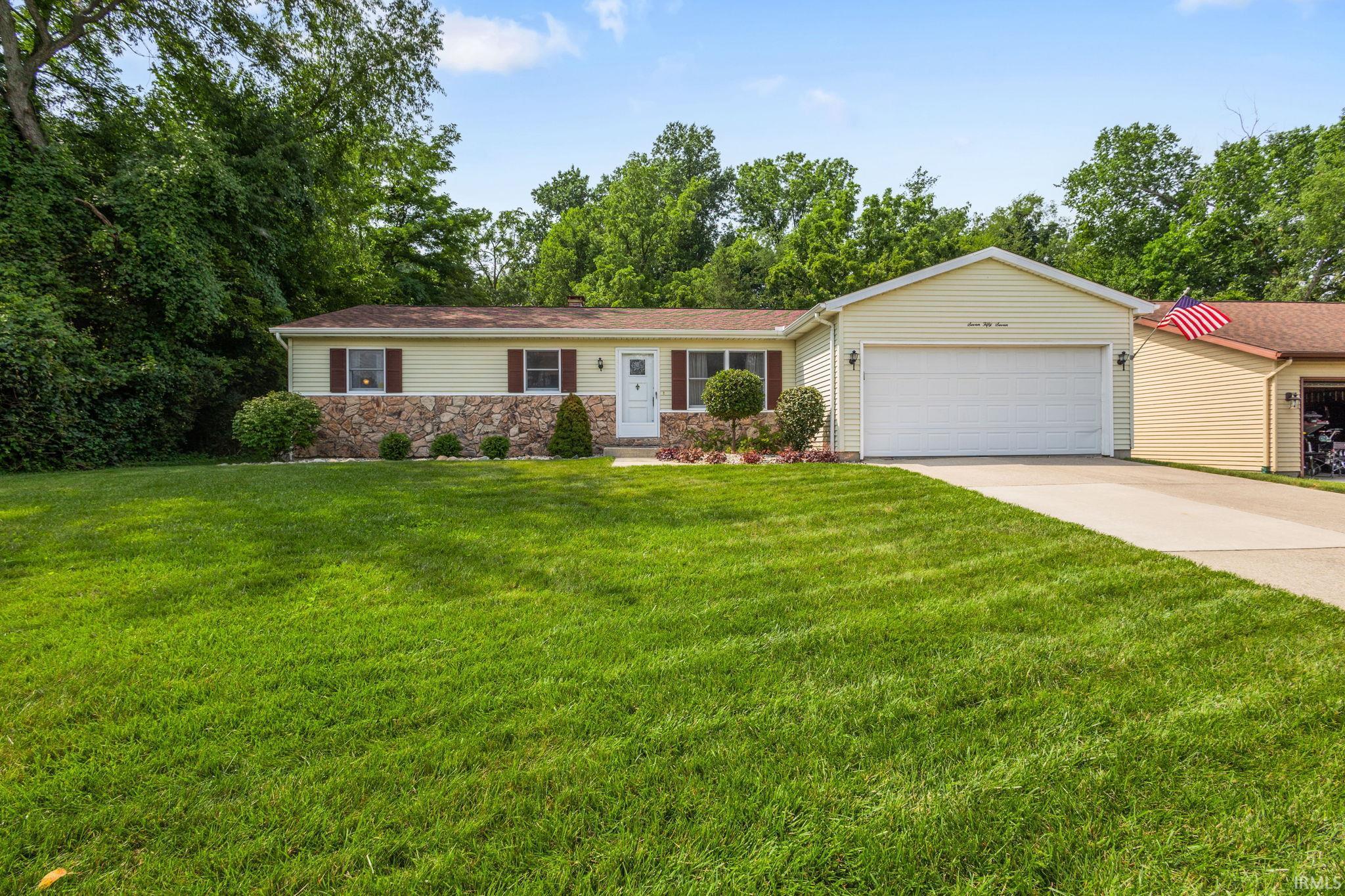 Mishawaka, Indiana 46544, United States, 3 Bedrooms Bedrooms, ,2 BathroomsBathrooms,Residential,Pending,187600