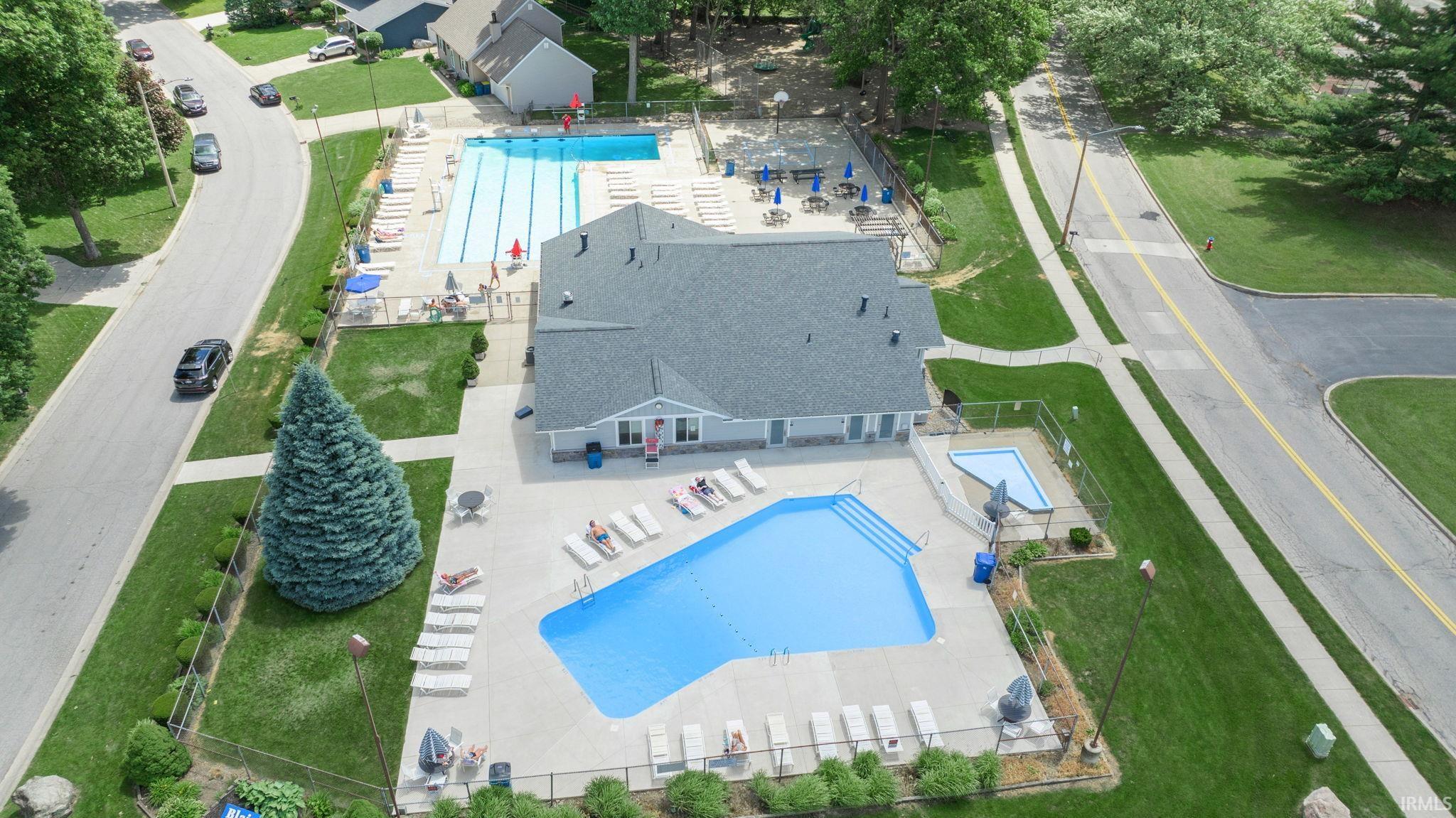 Mishawaka, Indiana 46544, United States, 3 Bedrooms Bedrooms, ,2 BathroomsBathrooms,Residential,Pending,187600